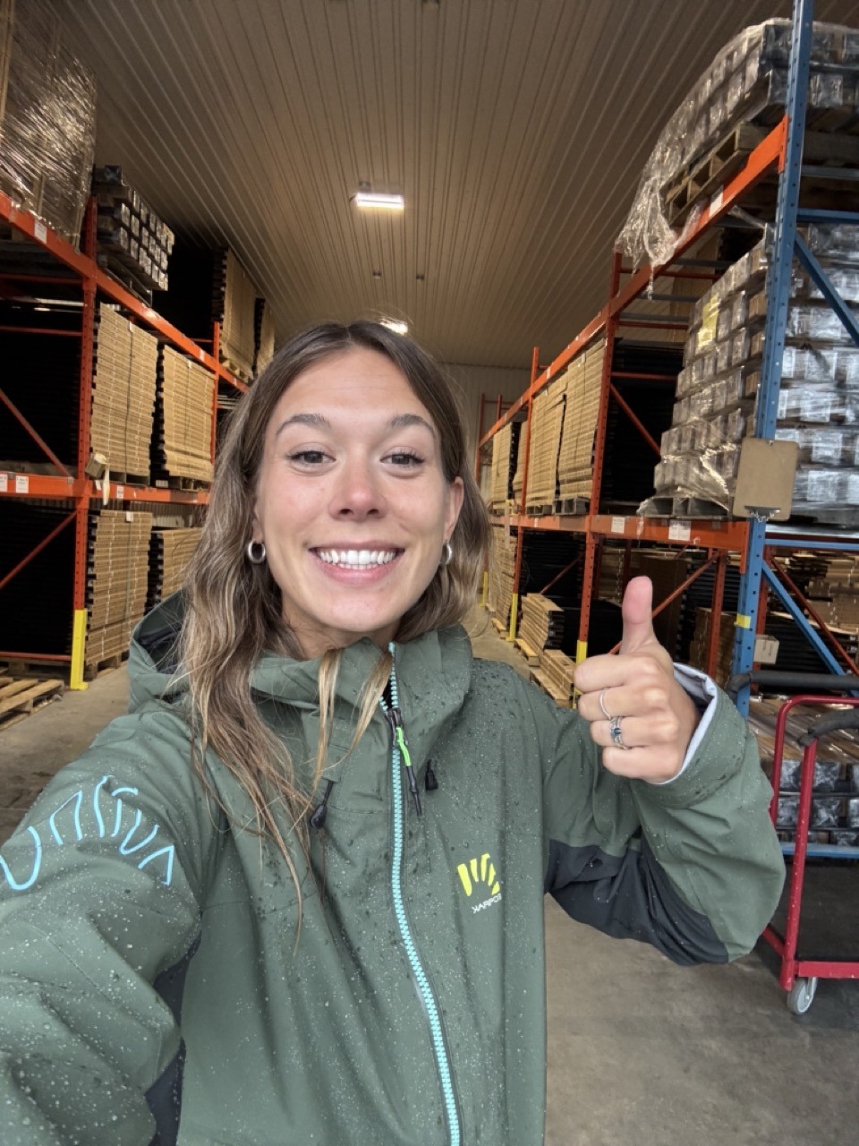 Maelle entrepot thumbsup