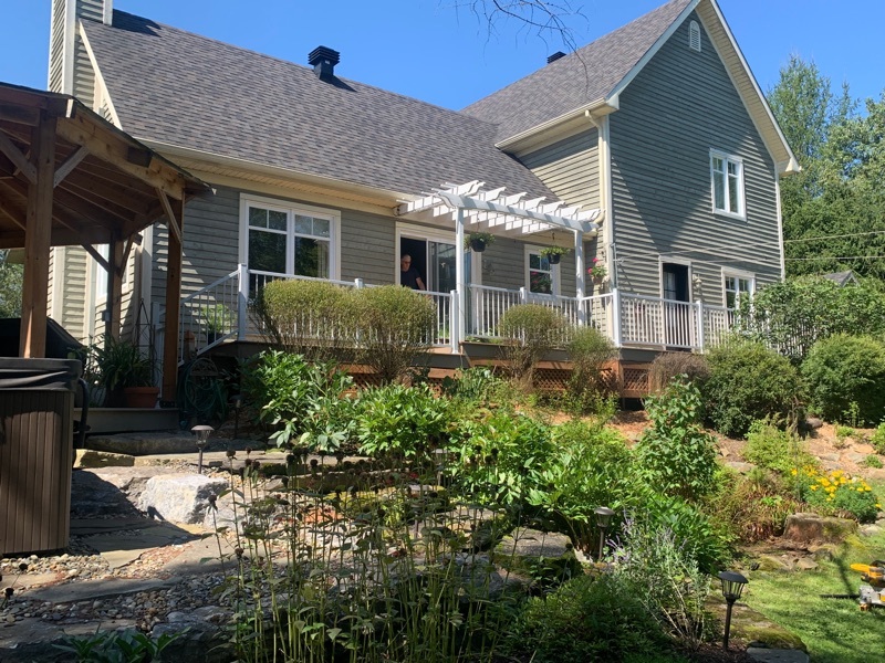 Moderne simple main blanc suite