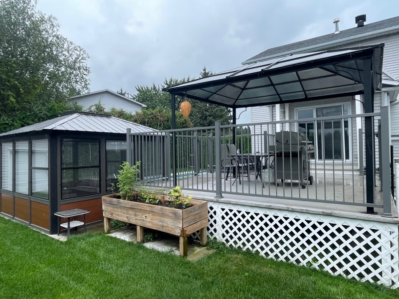 Moderne simple main charbon