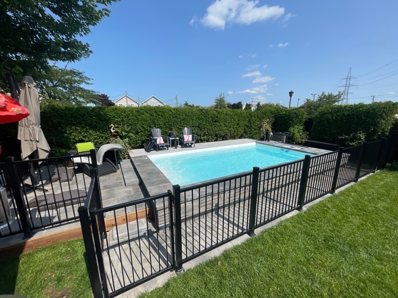 Moderne simple main noir