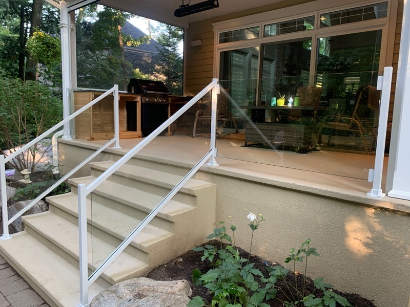 Panorama simple main verre 12mm trempe clair cote poli