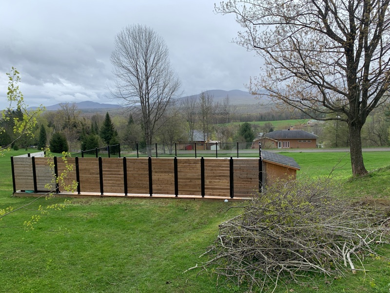 Separateur en bois traite et Moderne verre 6mm trempe clair