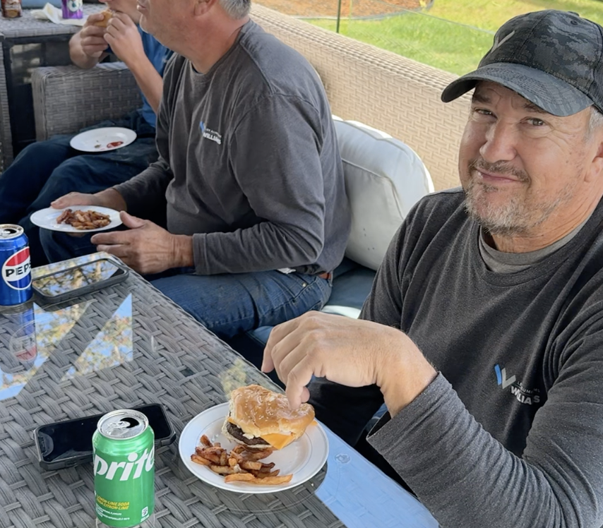 Employe williams cheeseburger